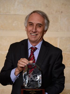 Leading exploration and The University of Queensland Adjunct Professor Daniel Wood and his 2013 Thayer Lindsley award. Leading exploration and The University of Queensland Adjunct Professor Daniel Wood and his 2013 Thayer Lindsley award.