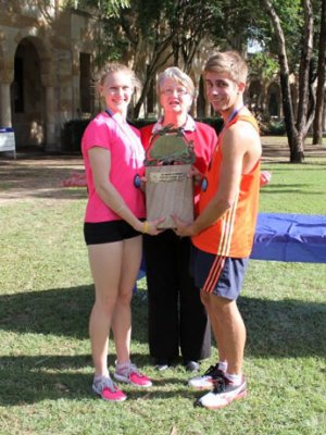 Great Court Race winners Caitlin Sargent and Jordan Pearce are congratulated by Patricia Jones of The Alumni Friends of The University of Queensland.
