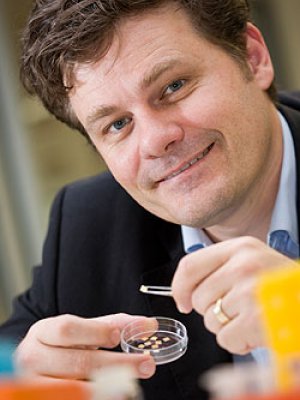 Professor Kendall with the Nanopatch Professor Kendall with the Nanopatch